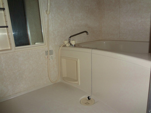 お風呂にゆっくり入って 汗も疲れも流そぅ