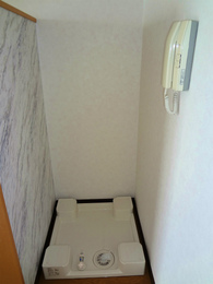 洗濯機置き場 洗濯物は溜めず洗濯しようネ