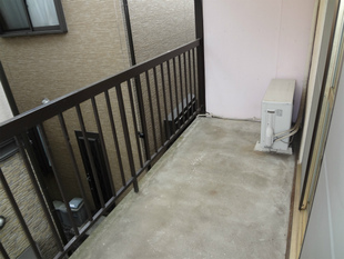 バルコニーちょっと広めだよ。スタットレスタイヤ置くのにもgood