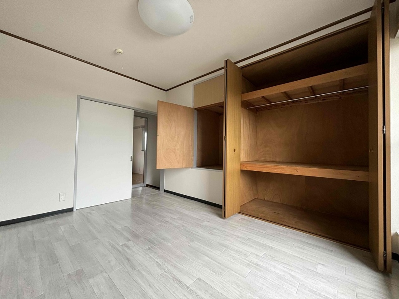 ２Ｆ洋室の収納です。