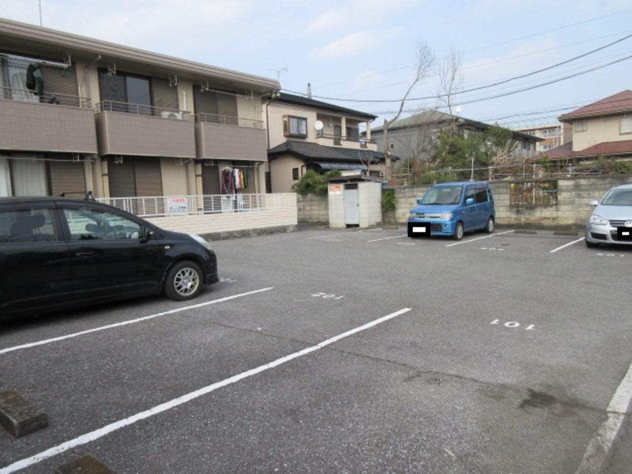 ゆったりめに停められる平面駐車場1台込