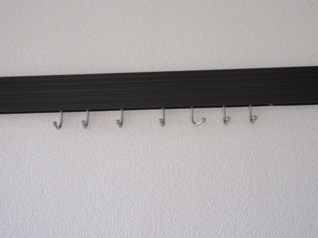 壁には物掛けもついてますよ
