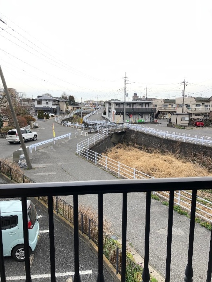物件の西側は遊歩道。可愛いワンちゃん達のお散歩姿も見るワン!