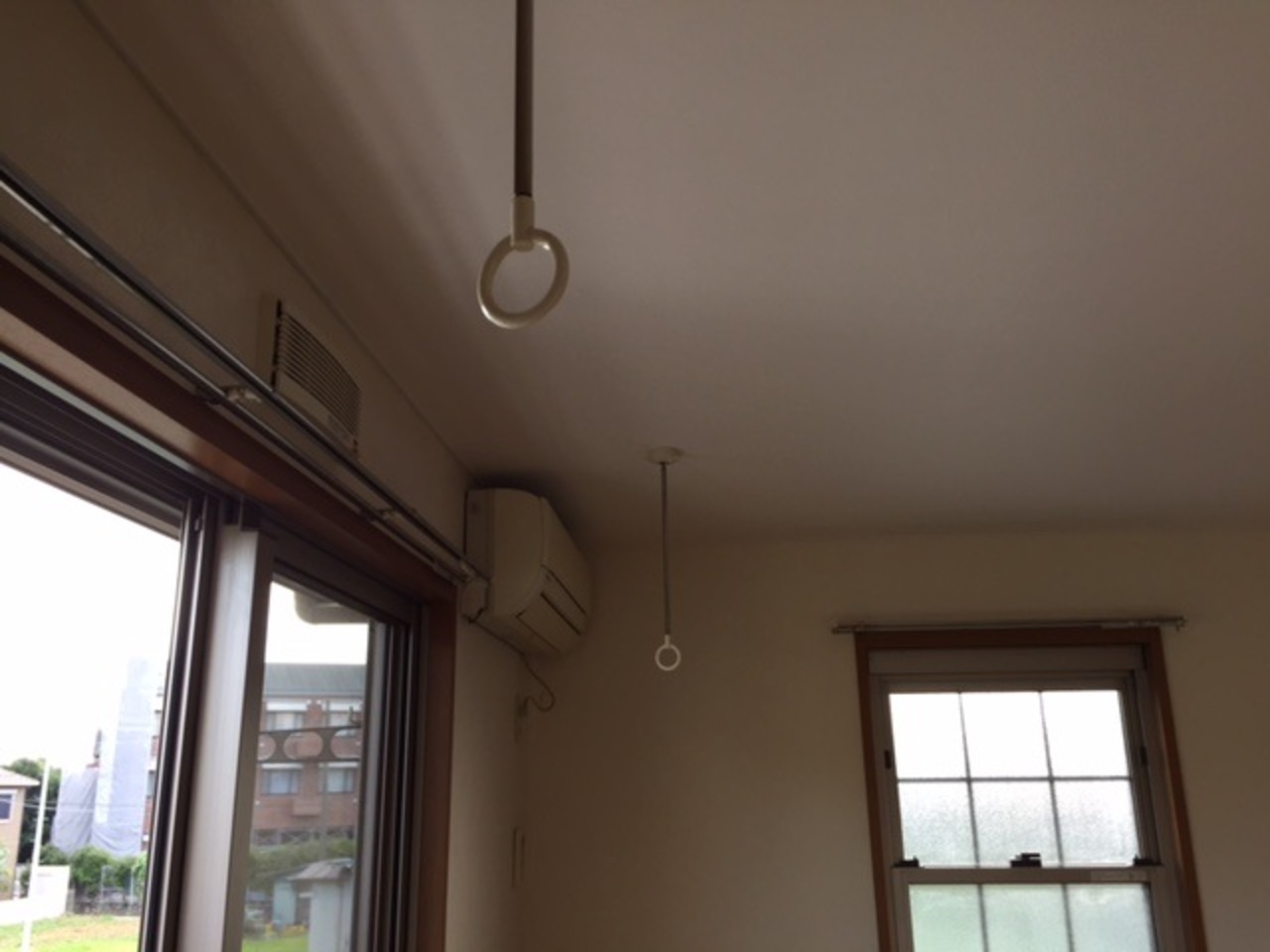 室内物干し完備。雨の日に役立つのは間違いなし。