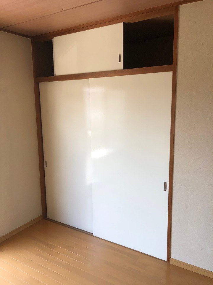 静かな住宅地の中のアパートです