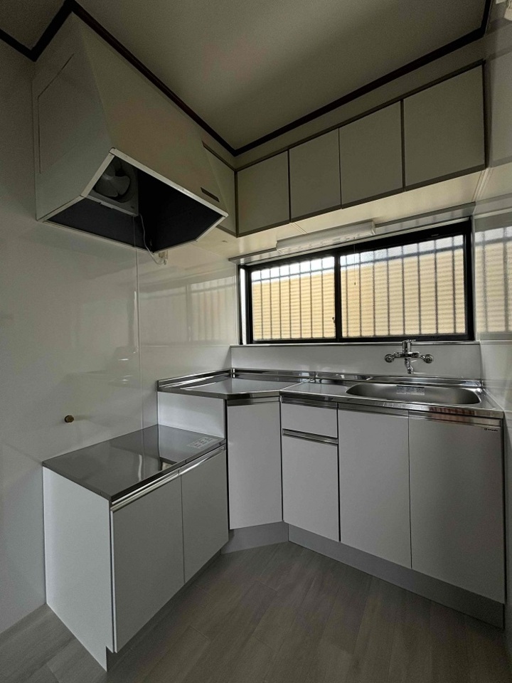 キッチンにも窓があります。