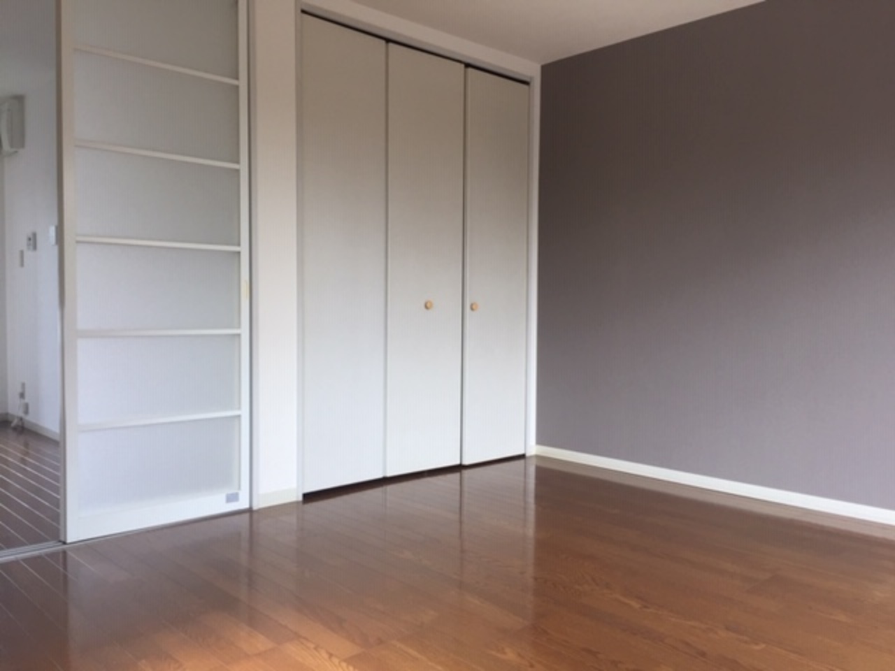 バルコニーからお部屋を見てます