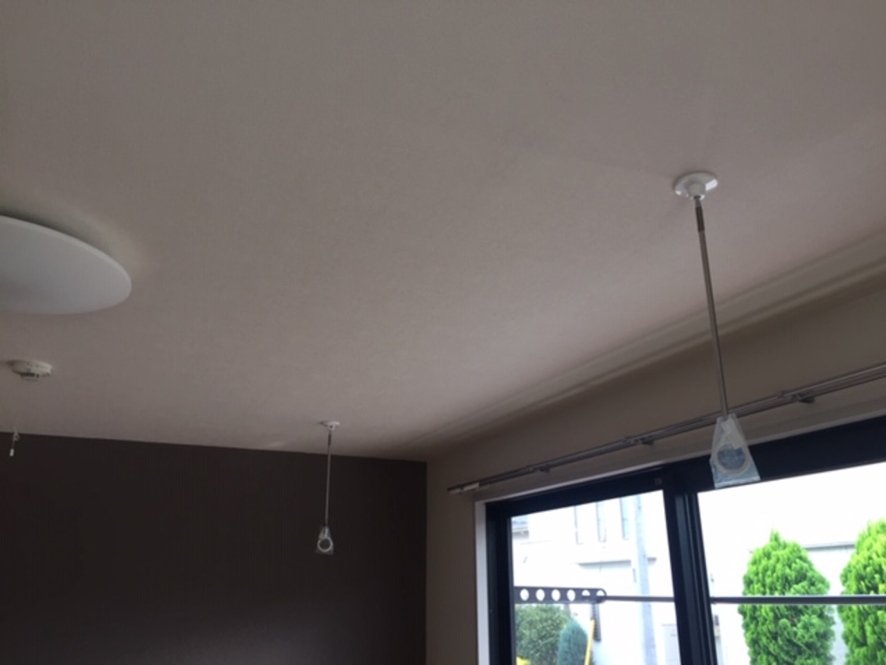 雨降るかも・・？そんな時は室内に干しておこう