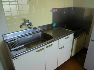 シンク大きめのキッチンです。