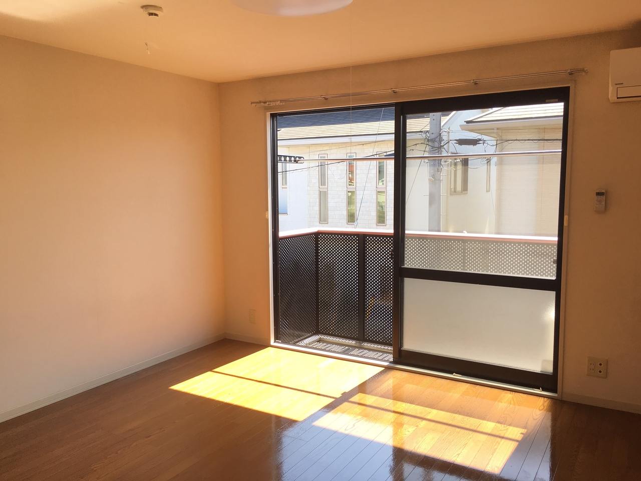 洋室8.5帖広めのお部屋です