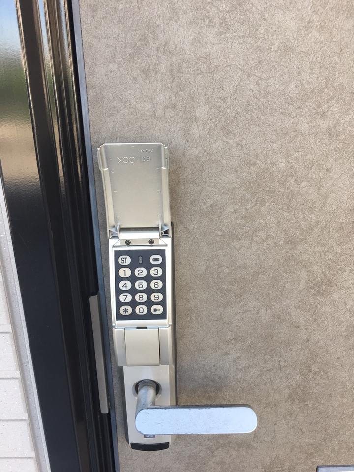 鍵なし楽々の電子錠を設置しました!