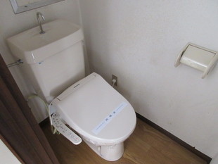 もはや必需品・シャワートイレ付きよ