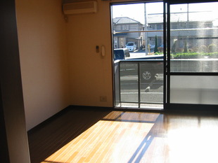 日差しが差し込む居室です。