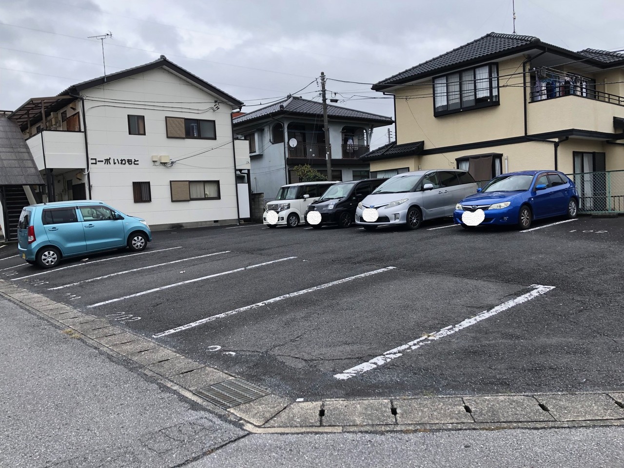 駐車場は物件隣