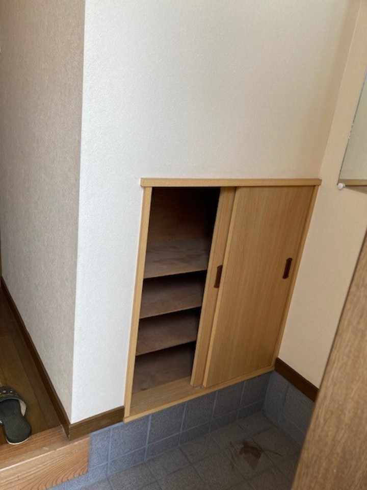 シューズＢＯＸ設置ずみ・・「靴　片づけようね」