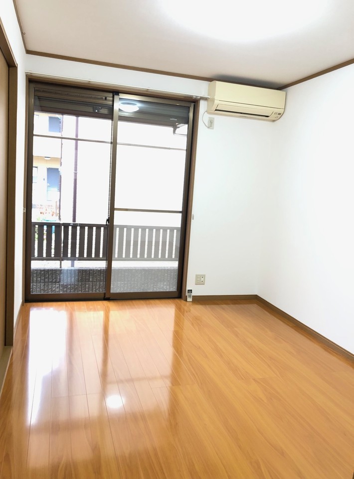 ここにテレビとソファーを置いて寛ぎタイム♪