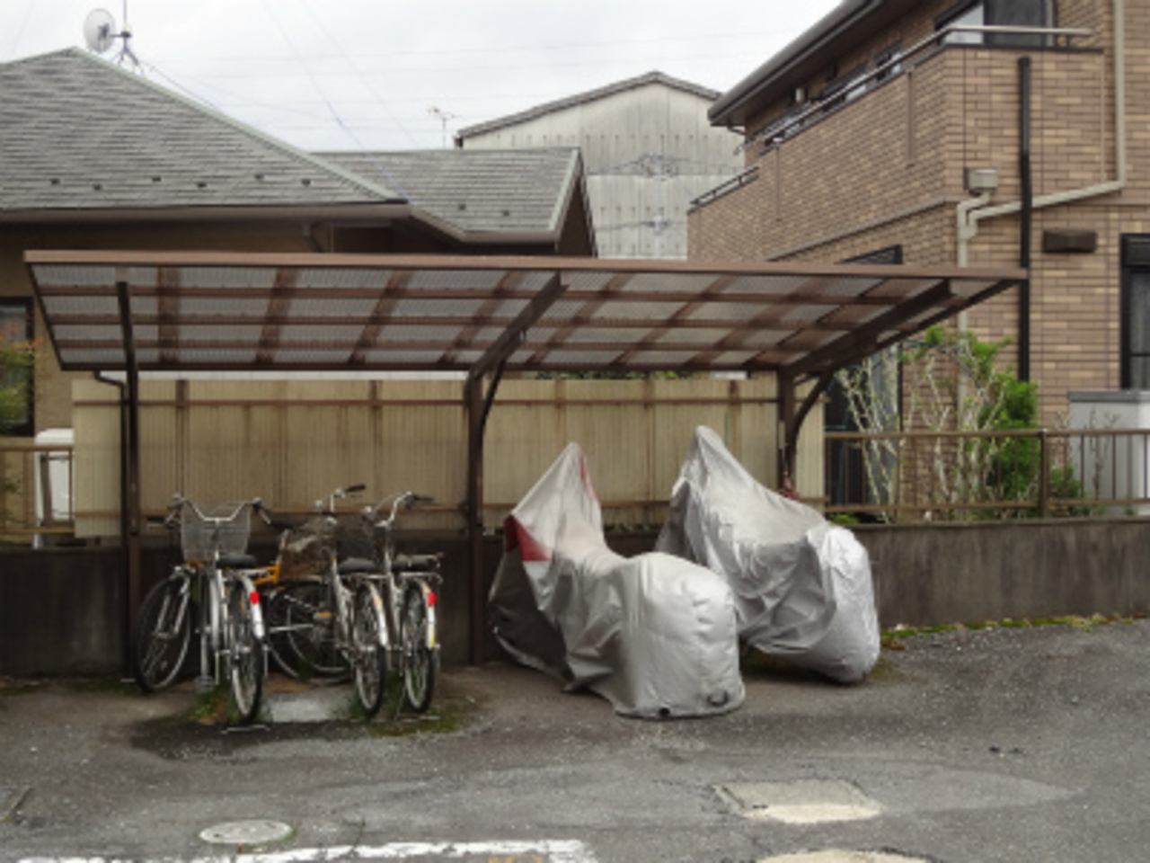 自転車はまっすぐ入れましょう