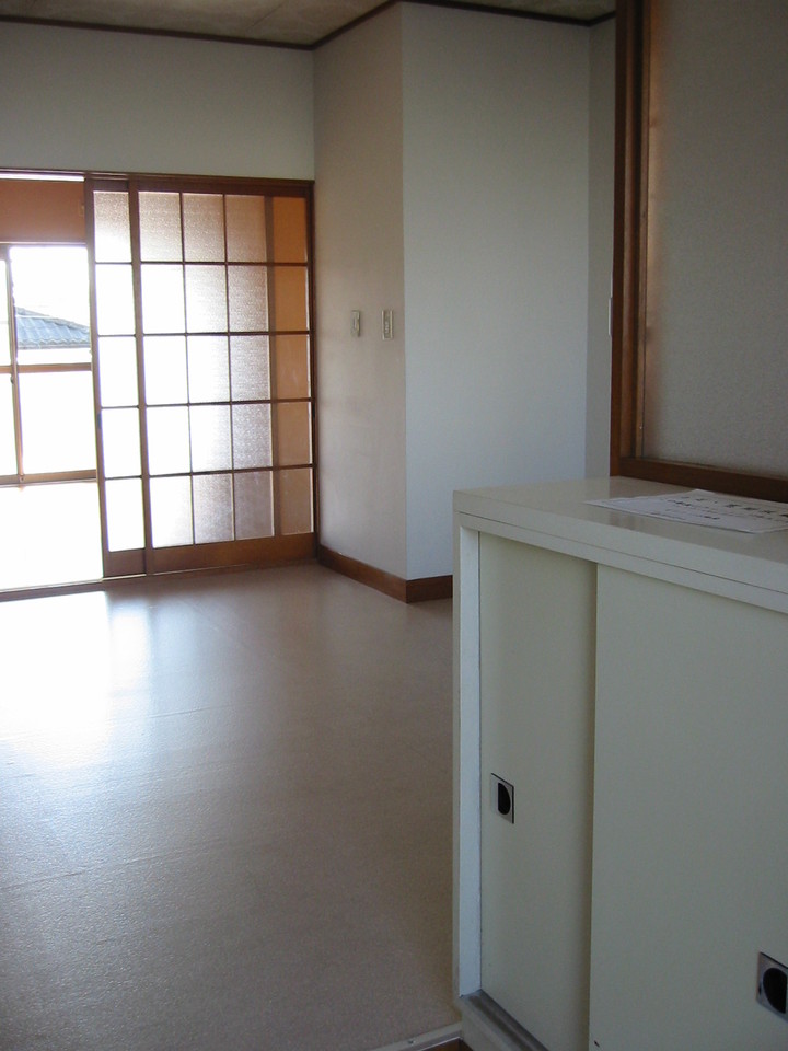 玄関からお部屋をみた様子です。