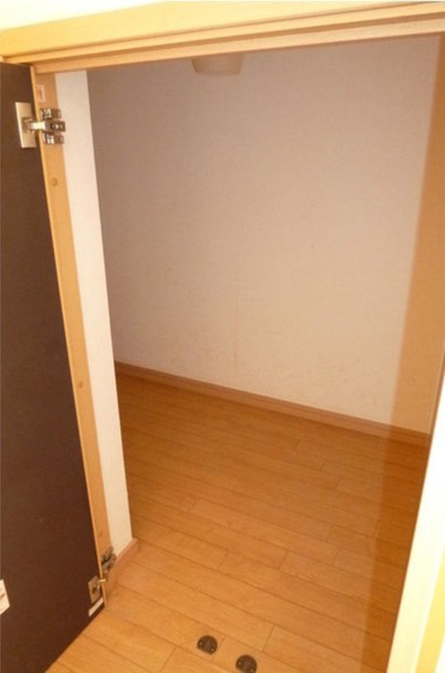 ベット下に収納があります