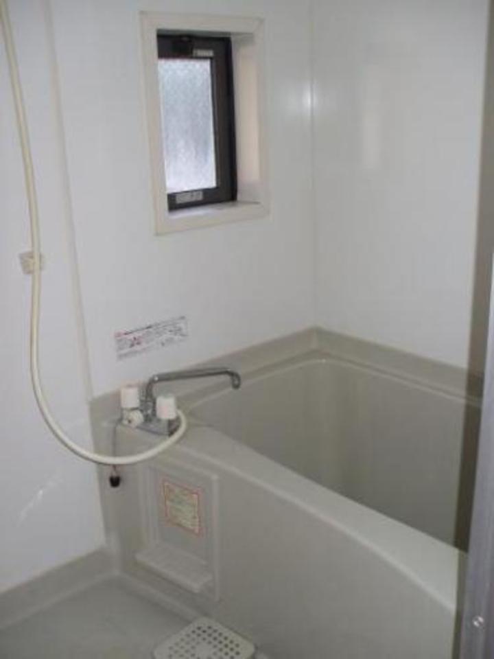 浴室で一日の疲れを流しましょう。